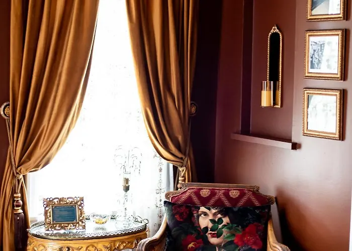The Victorian Fox * Saint Charles